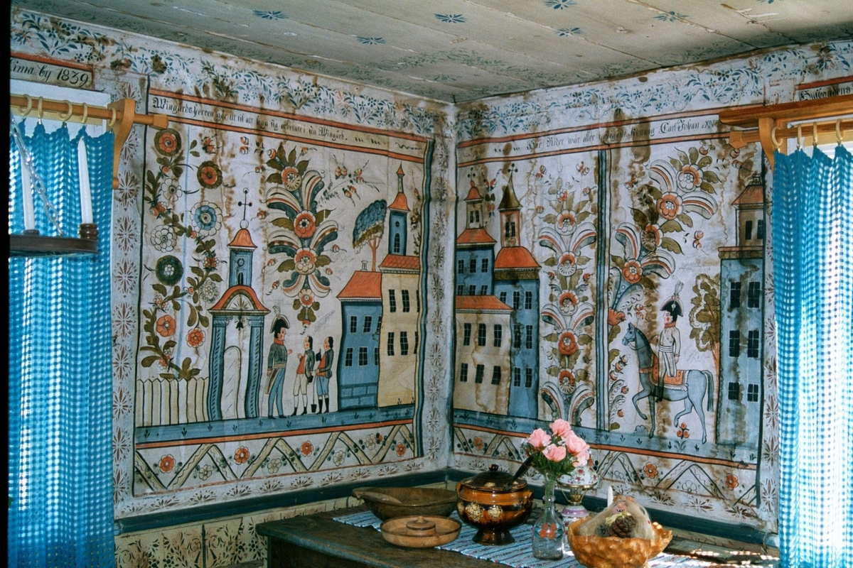 Interiört måleri på gården Hagen. Väggmålningarna är utförda av Kers Erik Jönsson 1838-1839, takmålningarna samt måleri på skåp, stolar och delar av vägg som ej målades av Jönsson är utförda av målare Blom 1847.