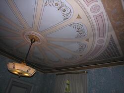 Takmålning i villa på Fältvägen 3 i Kristinehamn.