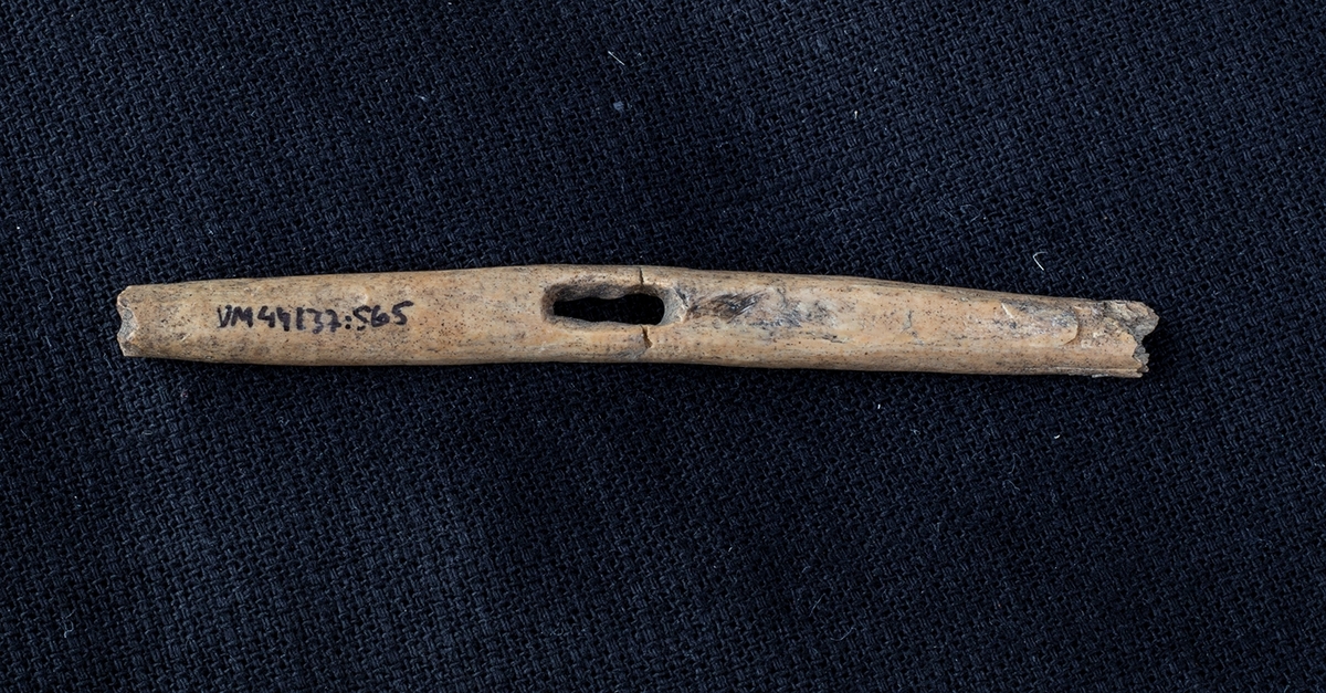 Materialet omfattar 1138 fyndnummer, däribland ca 25 mynt vilka har översänts till SHM / KMK. Dessutom finns onumrerade, 85 liter djurben.

Keramik, järn och cu-leg,  mm är alla av ett varierat slag, och är sådant som kan förväntas ifrån hög- och senmedeltida stadslager.

Fyndlista finns, men ingen rapport är tillgänglig i Varberg.

Materialet omfattar 42 backar: varav keramik och tegel mm 10 backar, metallfynd 14 backa , prover 1 back, djurben 17 backar. Allt är i god ordning. Endast enstaka järnföremål är konserverade.

Mynten saknas, eventuellt kvarligger de på KMK.