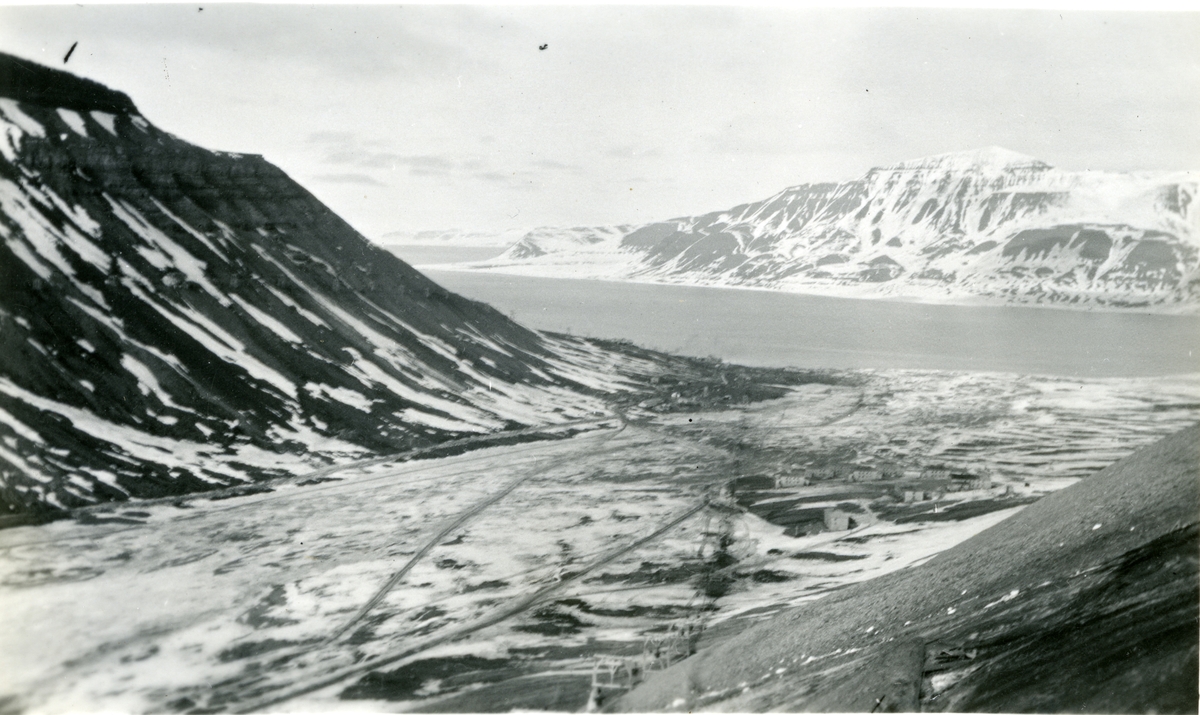 Longyearbyen sett fra gruve 2B. 