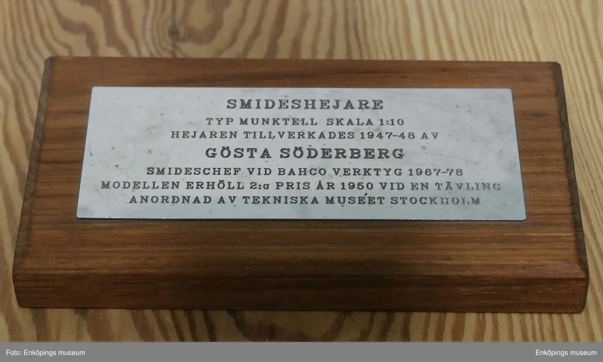 Smideshejare Typ Munktell skala 1:10 hejaren tillverkades 1947- 48 av Gösta Söderberg, smideschef vid BAHCO verktyg 1967- 78. Modellen erhöll 2:a pris år 1950 vid en tävling anordnad av Tekniska museet, Stockholm.