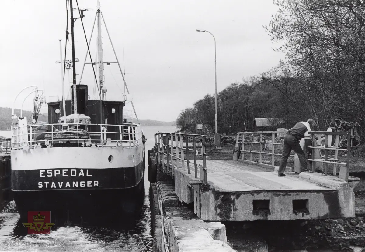 Skjoldastraumen bru  byggeår 1932 - slusebru før riving i 1987