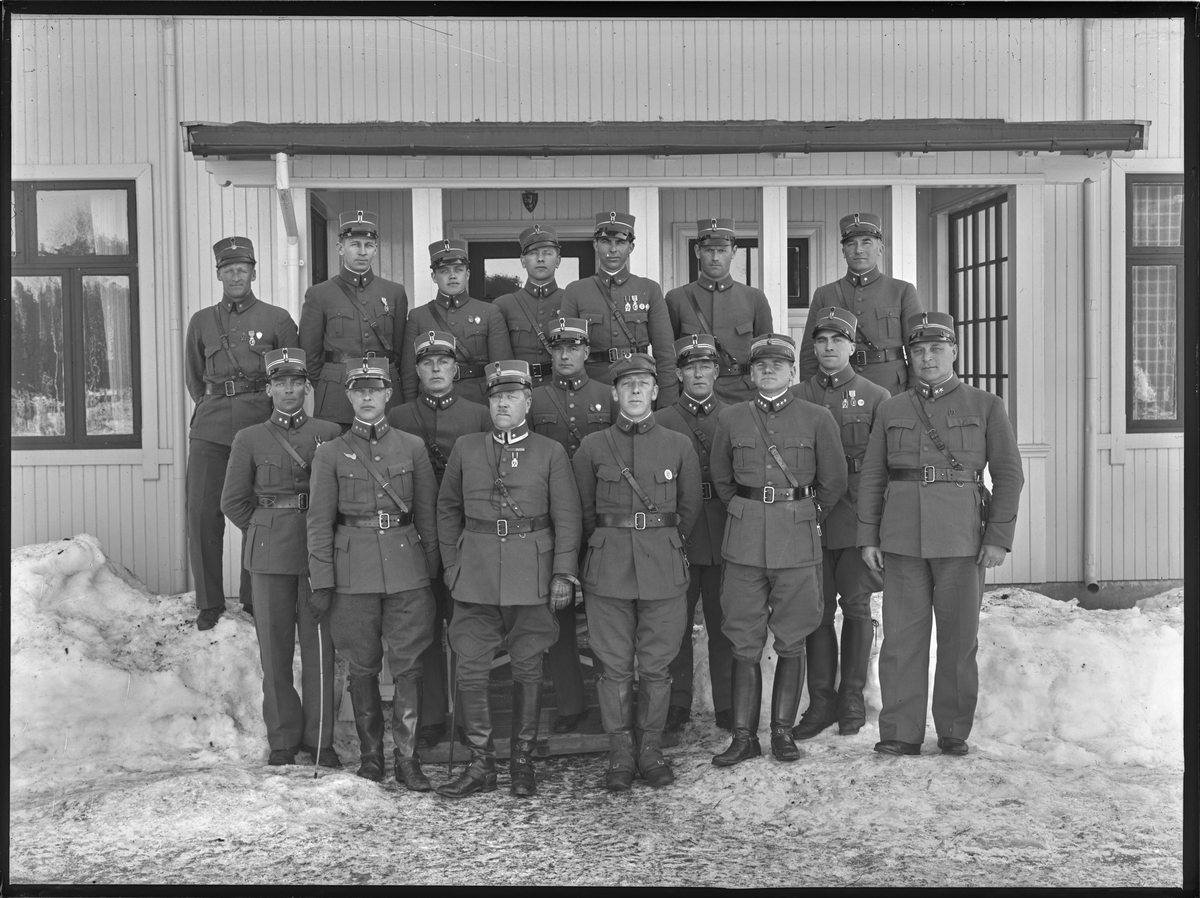 Gruppebilde av militære på Gardermoen leir 