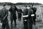 Inspektion av den nytillträdde Militärbefälhavaren för Östra militärområdet, generallöjtnant Nils Sköld den 5 december 1974

MB följer utbildning på Härads skjutfält.

Bild 1 frv (med ryggen mot kameran) överstelöjtnant Uno Hällkvist, major Ryno Schang, löjtnant Harry Söderberg, MB, kapten Alf Gustavsson och MB följebefäl.

Bild 2 Grundläggande skjutningar med pansarvärnspjäs 1110.