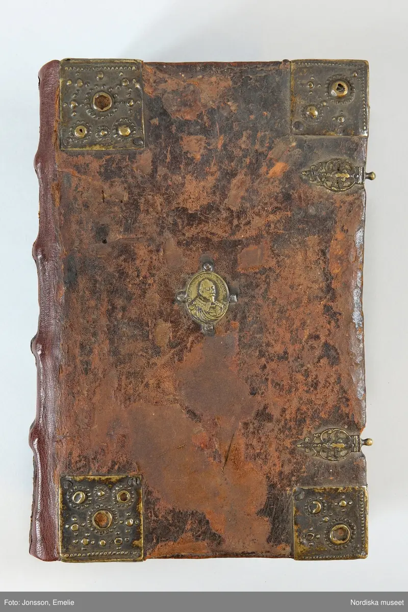 Bibeln på svenska1541, den första svenska översättningen av hela bibeln. Översättningen av enbart Nya Testamentet kom redan 1526.
