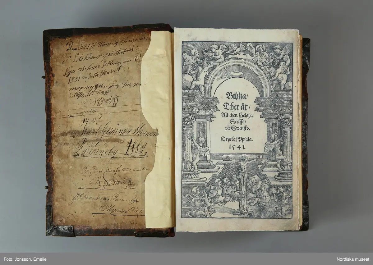 Bibeln på svenska1541, den första svenska översättningen av hela bibeln. Översättningen av enbart Nya Testamentet kom redan 1526.