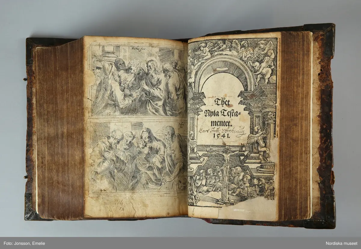 Bibeln på svenska1541, den första svenska översättningen av hela bibeln. Översättningen av enbart Nya Testamentet kom redan 1526.