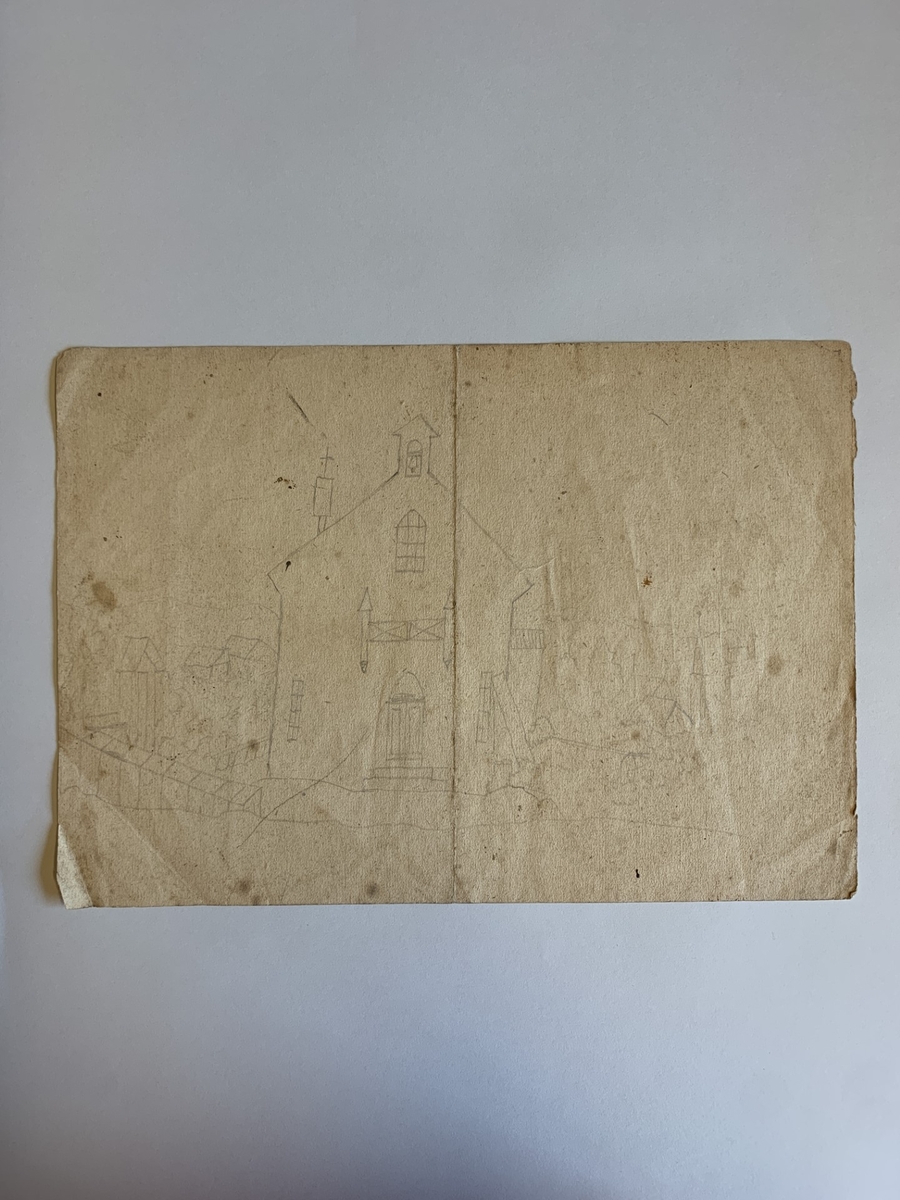 Skisser och anteckningar. Ena sidan skisser av rocailleliknande dekormotiv samt skiss av en tornliknande byggnad i tre våningar med en utbyggnad. Andra sidan skiss av ett hus kortsida.