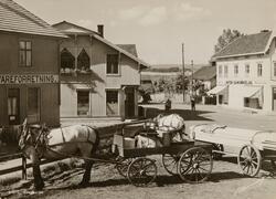 Postkort, Løten sentrum,i midten Venneberg, til høyre Løten 