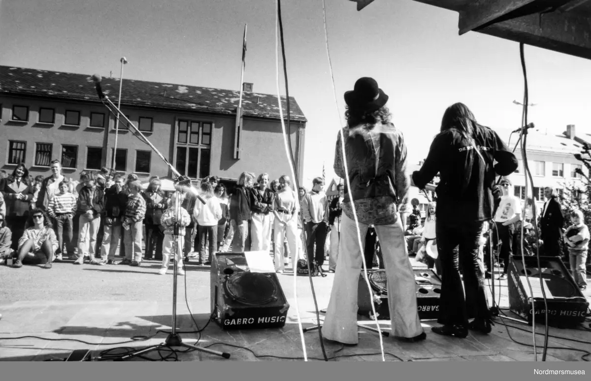 1. mai konsert på Kongens plass på Kirklandet i Kristiansund. Bildet er fra avisa Tidens Krav sitt arkiv i tidsrommet 1970-1994.