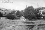 Brevkort med vy mot Holmens bruks anläggning i Norrköping 1906.