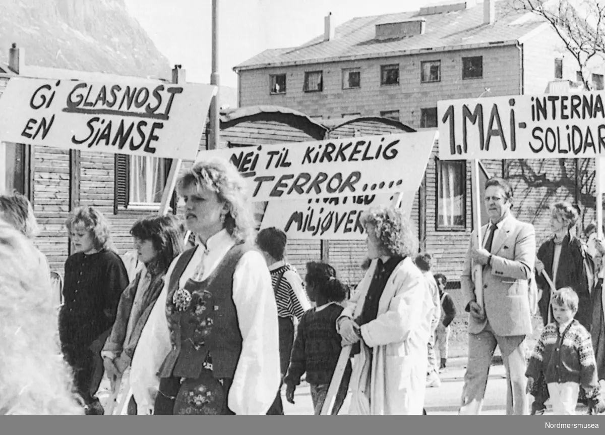 1. maifeiring på Sunndalsøra i 1988. Bildet er fra avisa Tidens Krav sitt arkiv i tidsrommet 1970-1994.