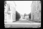 Bilder från gatuhörn i staden Linköping åren 1909 till 1913. Bilderna är tagna i centrala Linköping i ett projekt att dokumentera Linköping för Linköpings stad.