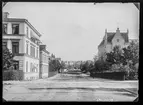 St Larsgatan i Linköping.

Bilder från gatuhörn i staden Linköping åren 1909 till 1913. Bilderna är tagna i centrala Linköping i ett projekt att dokumentera Linköping för Linköpings stad.