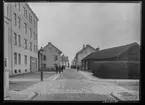 St Larsgatan i Linköping.

Bilder från gatuhörn i staden Linköping åren 1909 till 1913. Bilderna är tagna i centrala Linköping i ett projekt att dokumentera Linköping för Linköpings stad.