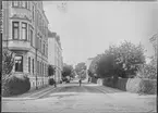 Klostergatan i Linköping.

Bilder från gatuhörn i staden Linköping åren 1909 till 1913. Bilderna är tagna i centrala Linköping i ett projekt att dokumentera Linköping för Linköpings stad.