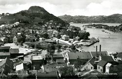 Egersund sentrum med jernbanestasjonen