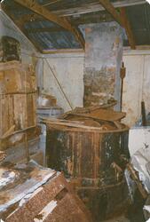 Inne i Trandamperiet i Skrolsvik, Senja