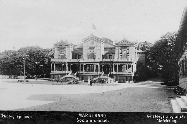 Text på fodralets framsida: "MARSTRAND. Societetshuset".