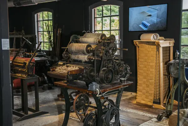 En gammel billedvev som er utstilt på Berger museum