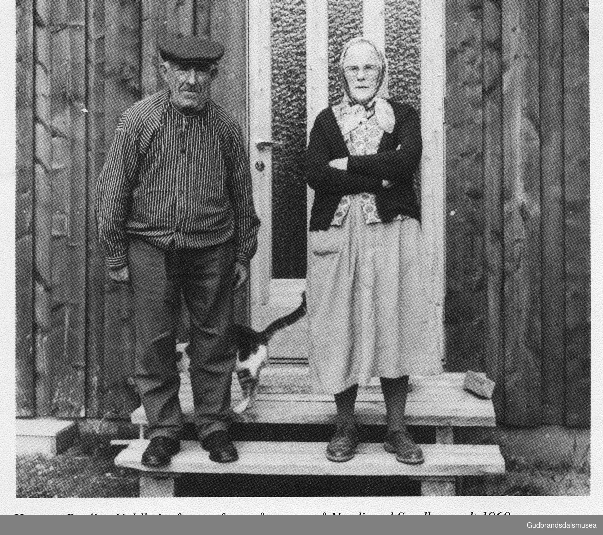 Hans og Pauline Voldheim fotograferte på troppa på Nordigard Sandbu rundt 1960.

Vågåkalenderen 2003, utgjevar: Vågå Kameraklubb