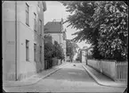 Klostergatan i Linköping och korsningen mot Drottninggatan.

Bilder från gatuhörn i staden Linköping åren 1909 till 1913. Bilderna är tagna i centrala Linköping i ett projekt att dokumentera Linköping för Linköpings stad.