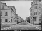 Drottninggatan i Linköping. Hörnet mot St Larsgatan.

Bilder från gatuhörn i staden Linköping åren 1909 till 1913. Bilderna är tagna i centrala Linköping i ett projekt att dokumentera Linköping för Linköpings stad.