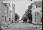 Drottninggatan i Linköping. 
Hörnet mor Repslagaregatan.

Bilder från gatuhörn i staden Linköping åren 1909 till 1913. Bilderna är tagna i centrala Linköping i ett projekt att dokumentera Linköping för Linköpings stad.