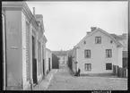 Stora badstugatan i Linköping. Hörnet mot Klostergatan.

Bilder från gatuhörn i staden Linköping åren 1909 till 1913. Bilderna är tagna i centrala Linköping i ett projekt att dokumentera Linköping för Linköpings stad.