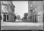 Badhusgatan i Linköping. Apoteket Kronan.

Bilder från gatuhörn i staden Linköping åren 1909 till 1913. Bilderna är tagna i centrala Linköping i ett projekt att dokumentera Linköping för Linköpings stad.