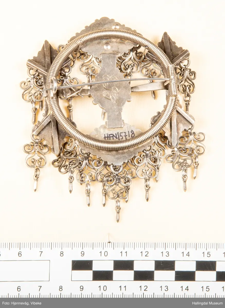 Byggkornsølje med filigransarbeid.