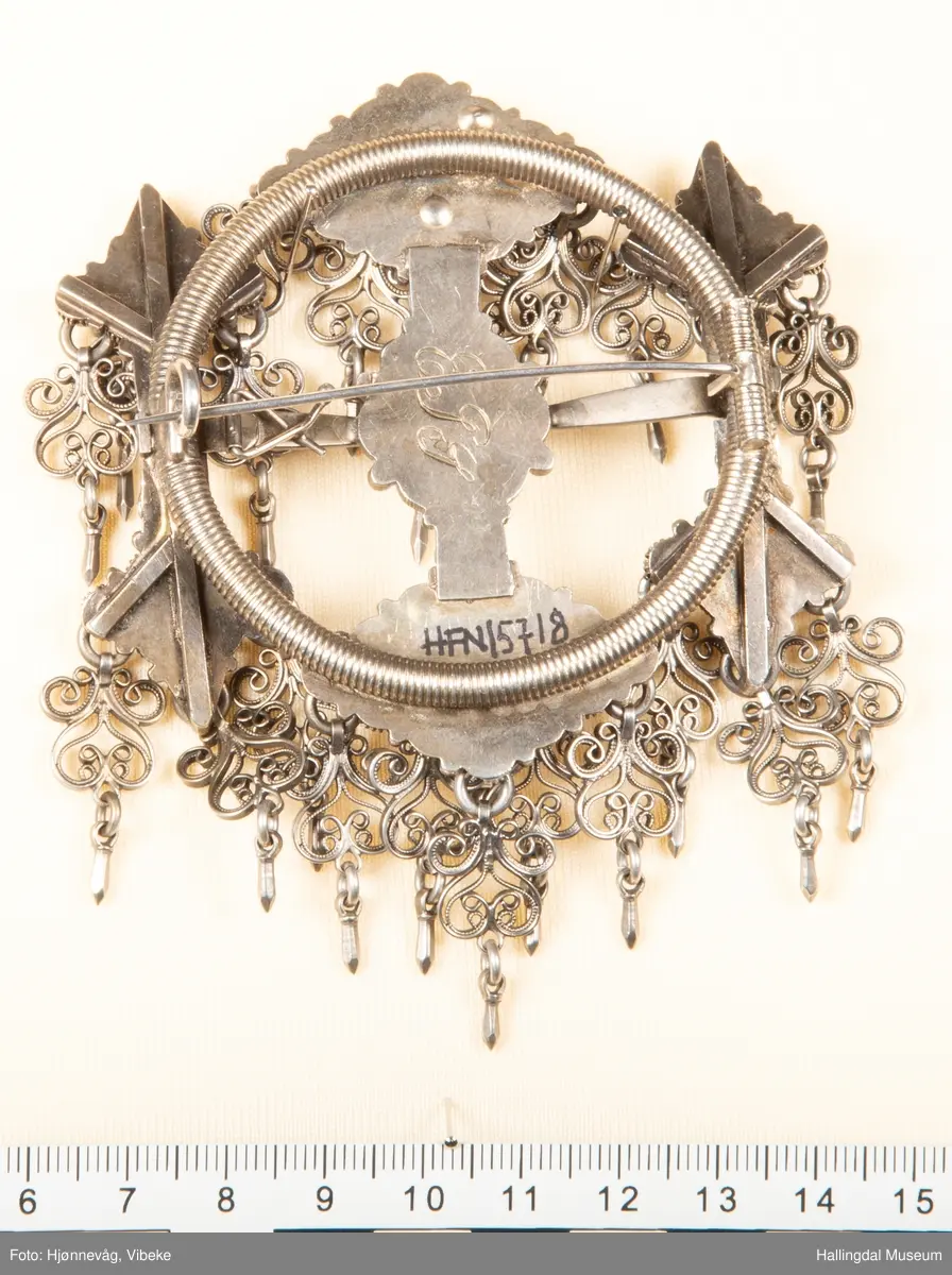 Byggkornsølje med filigransarbeid.