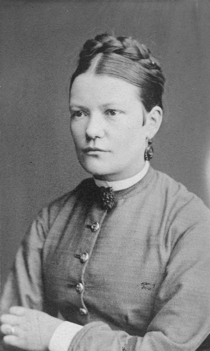Porträtt. Fru Emma Charlotta Laurin, född Rylander.