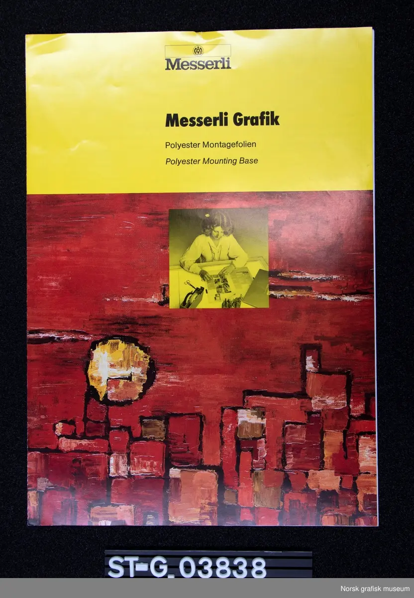 Fargerik folder som presenterer Messerli montasjefolie. Inni folderen er to prislister fra Norleas A.S, serigrafisk fagforretning, enkelt sort trykk på hvitt papir.