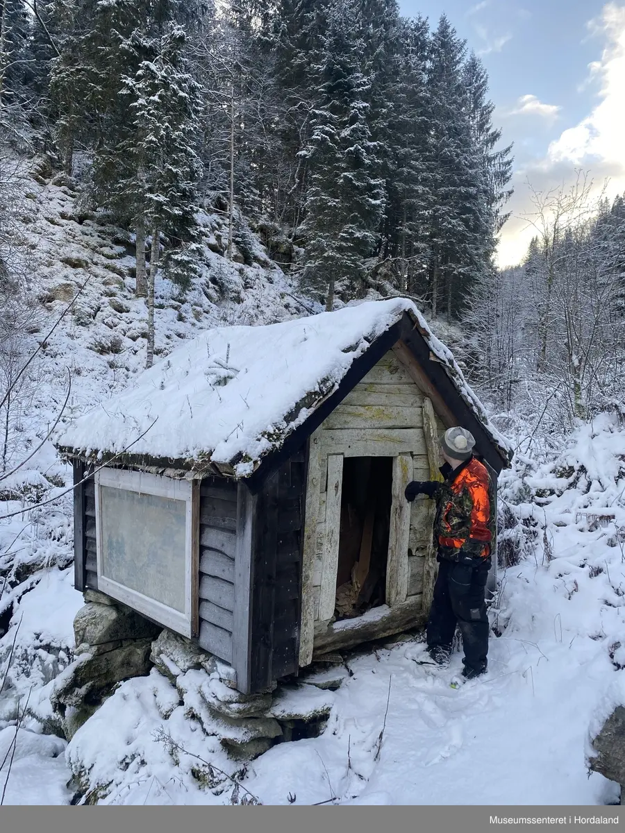 Lite kvernhus ved elva på Vevle.