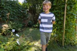 Barn i urtehagen på Norsk Farmasihistorisk Museum.