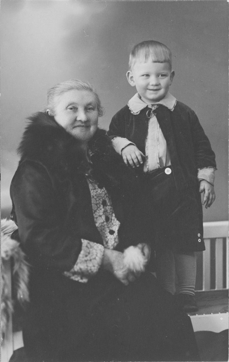 Marte Bye og Kjell Løiten, ca. 1935.