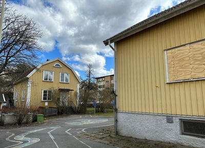 De gula husen i Krokslätt bär på en lång historia