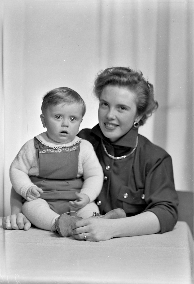 Ruth Sørnes med sønn