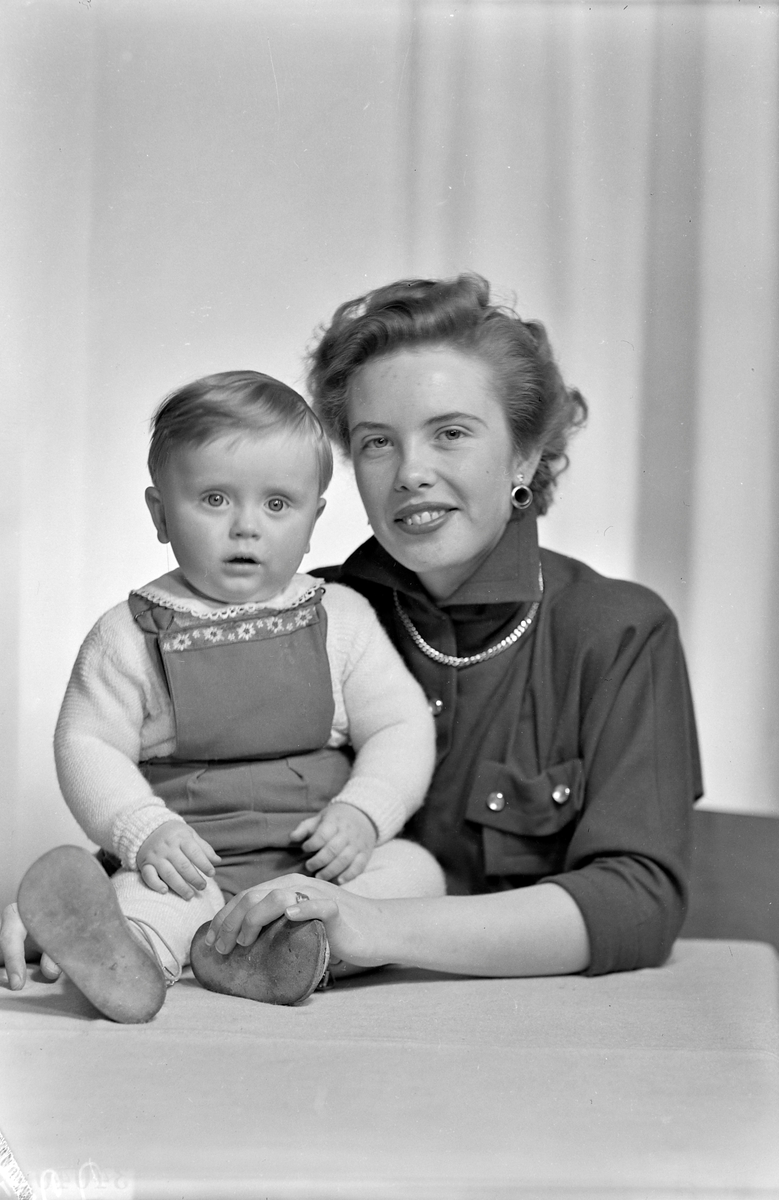 Ruth Sørnes med sønn