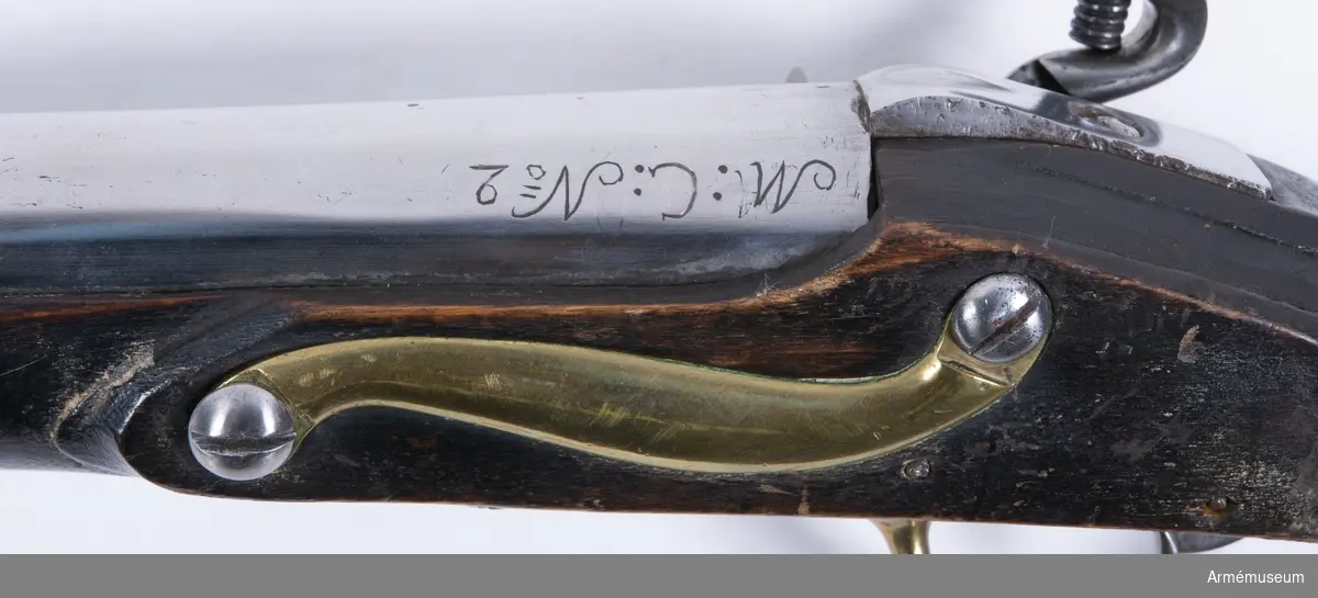 Pistol med flintlås.
Har använts av ryttare Nr 2 i Majorens kompani vid Livregementets kyrassiärkår.