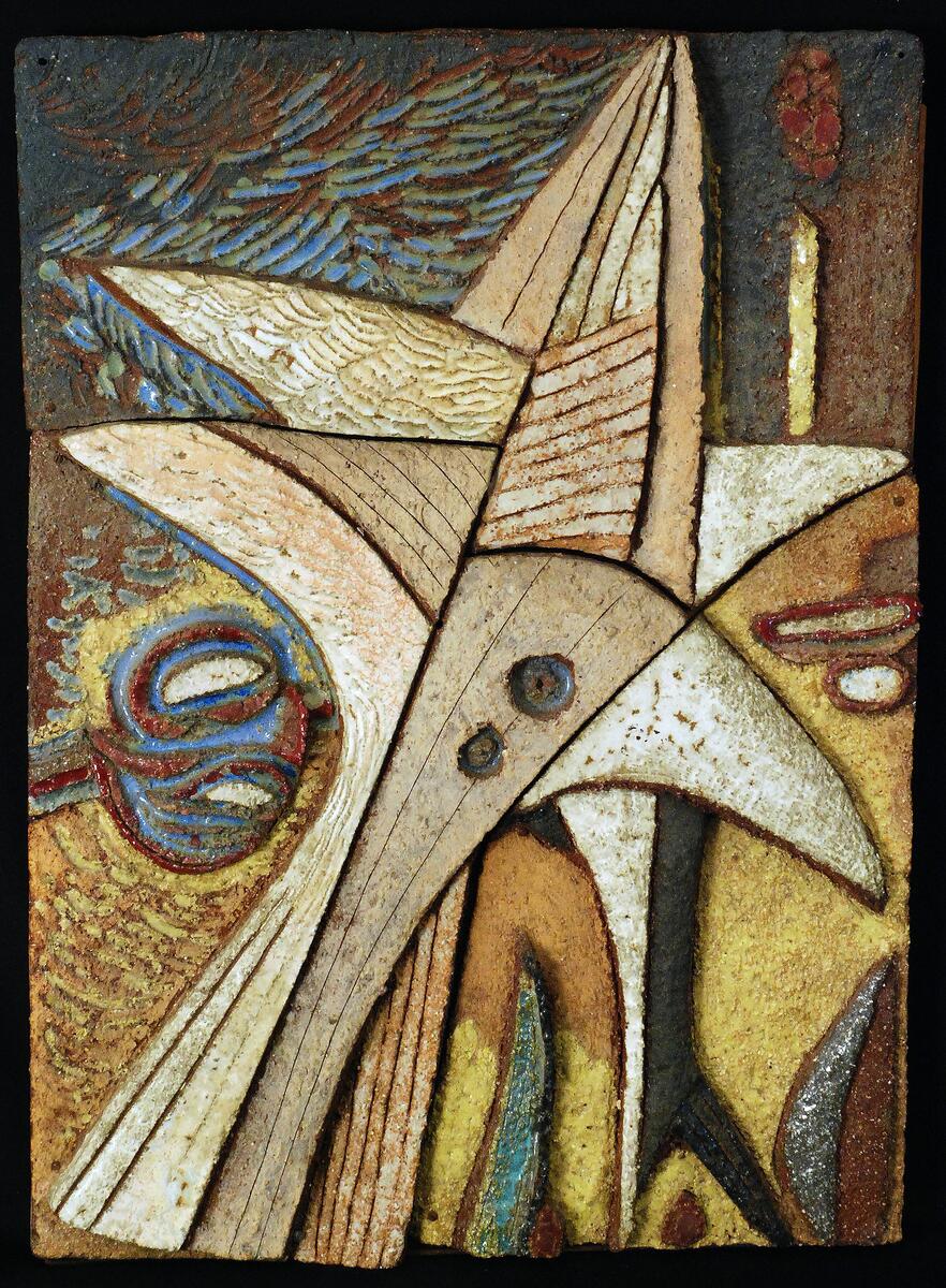 Astronauter, tidigt 1960-tal, stengods. Motiv: Stiliserat fågelmotiv i flera olika färger. Reliefen består av tre delar, skruvade i en träplatta med en metallist i underkant. Konstnär: Tyra Lundgren. Mått: 70 x 50 cm. Tillstånd: 2017-11-20, Gott skick.