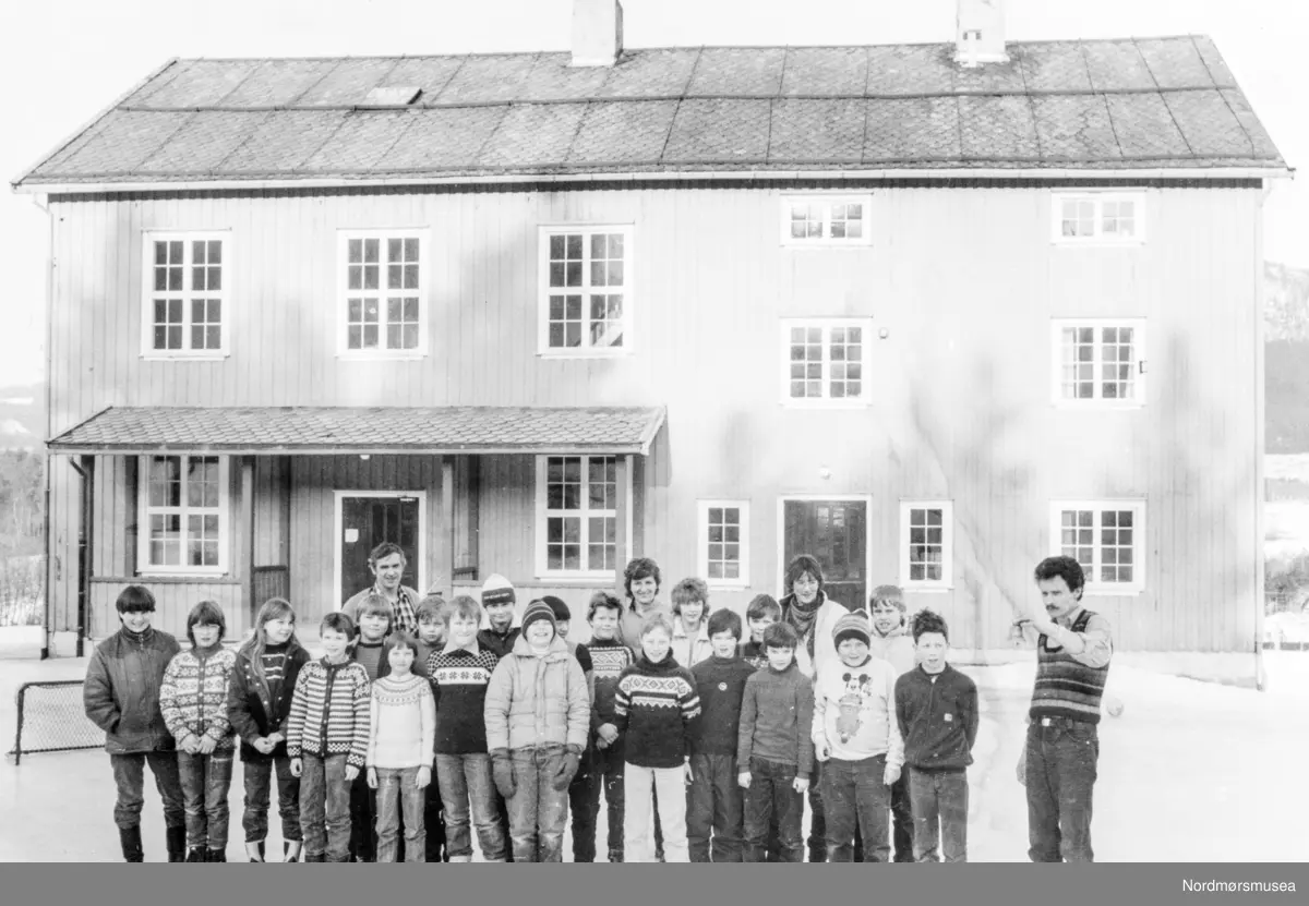 meisingset-gamle-skole-datert-1986-bildet-er-fra-avisa-tidens-krav