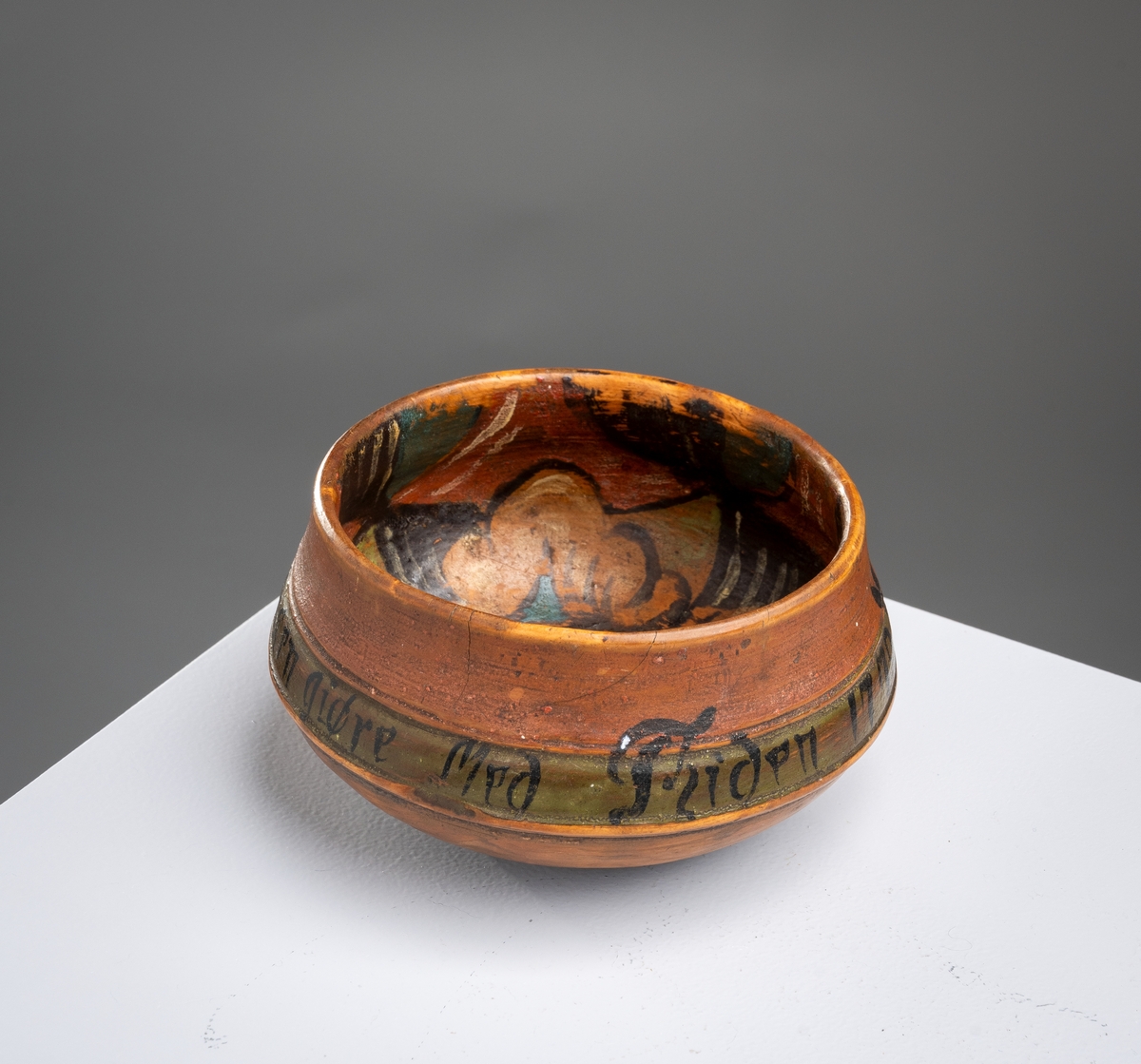 Bolle, liten, rosemalt.