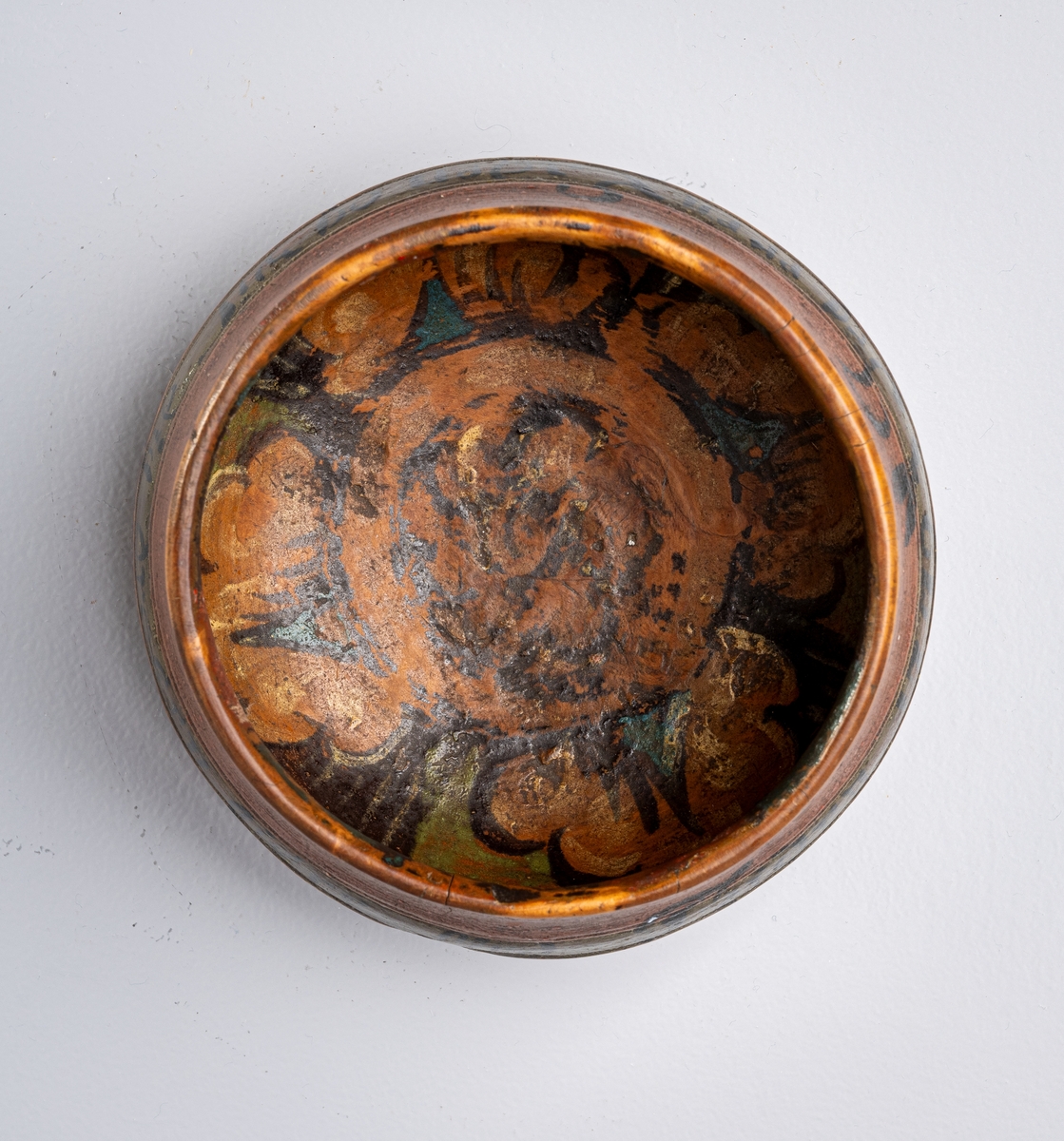 Bolle, liten, rosemalt.