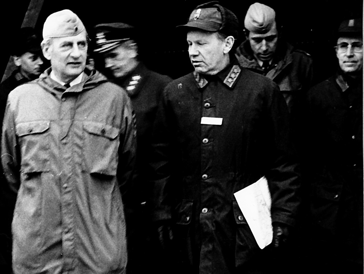 Tyskt besök 1978

Tysklands arméchef genlt H Hildebrandt besöker regementet för att studera vårt mobiliseringssystem.
Sex bilder.