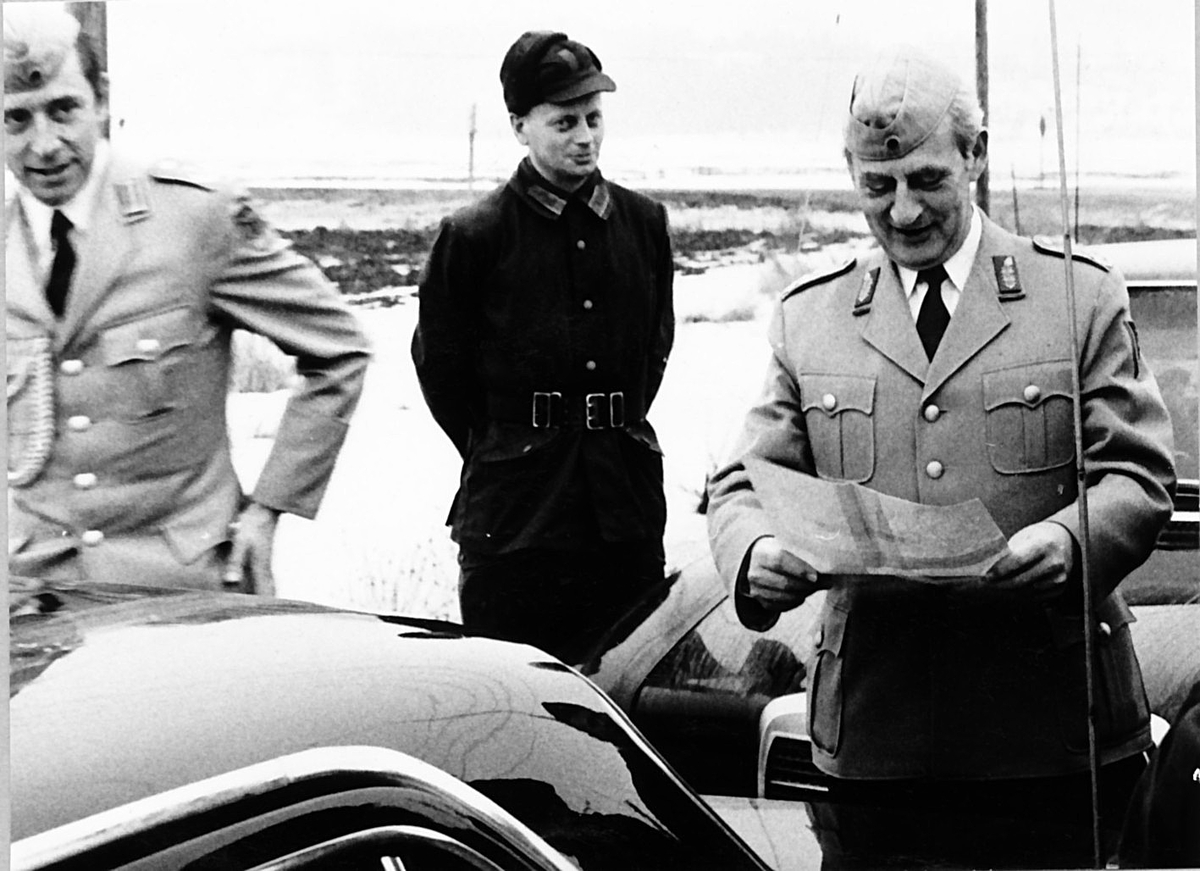 Tyskt besök 1978

Tysklands arméchef genlt H Hildebrandt besöker regementet för att studera vårt mobiliseringssystem.
Sex bilder.