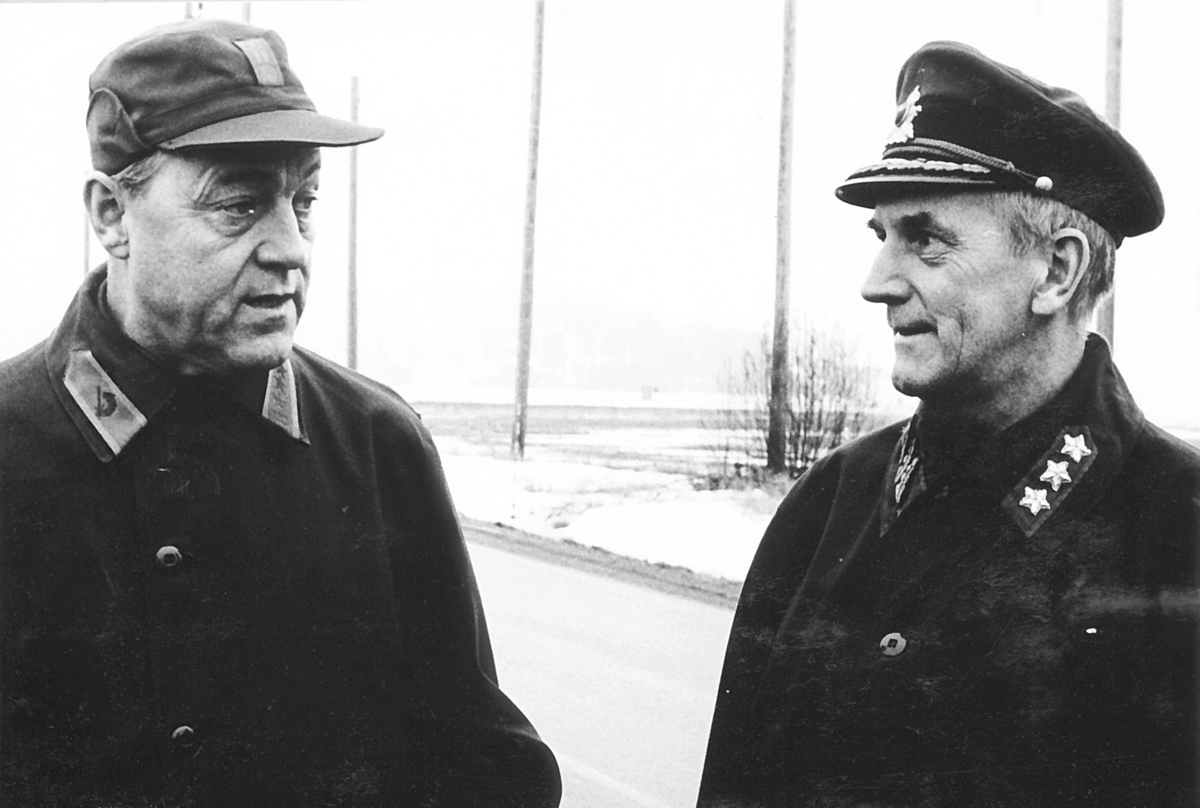 Tyskt besök 1978

Tysklands arméchef genlt H Hildebrandt besöker regementet för att studera vårt mobiliseringssystem.
Sex bilder.