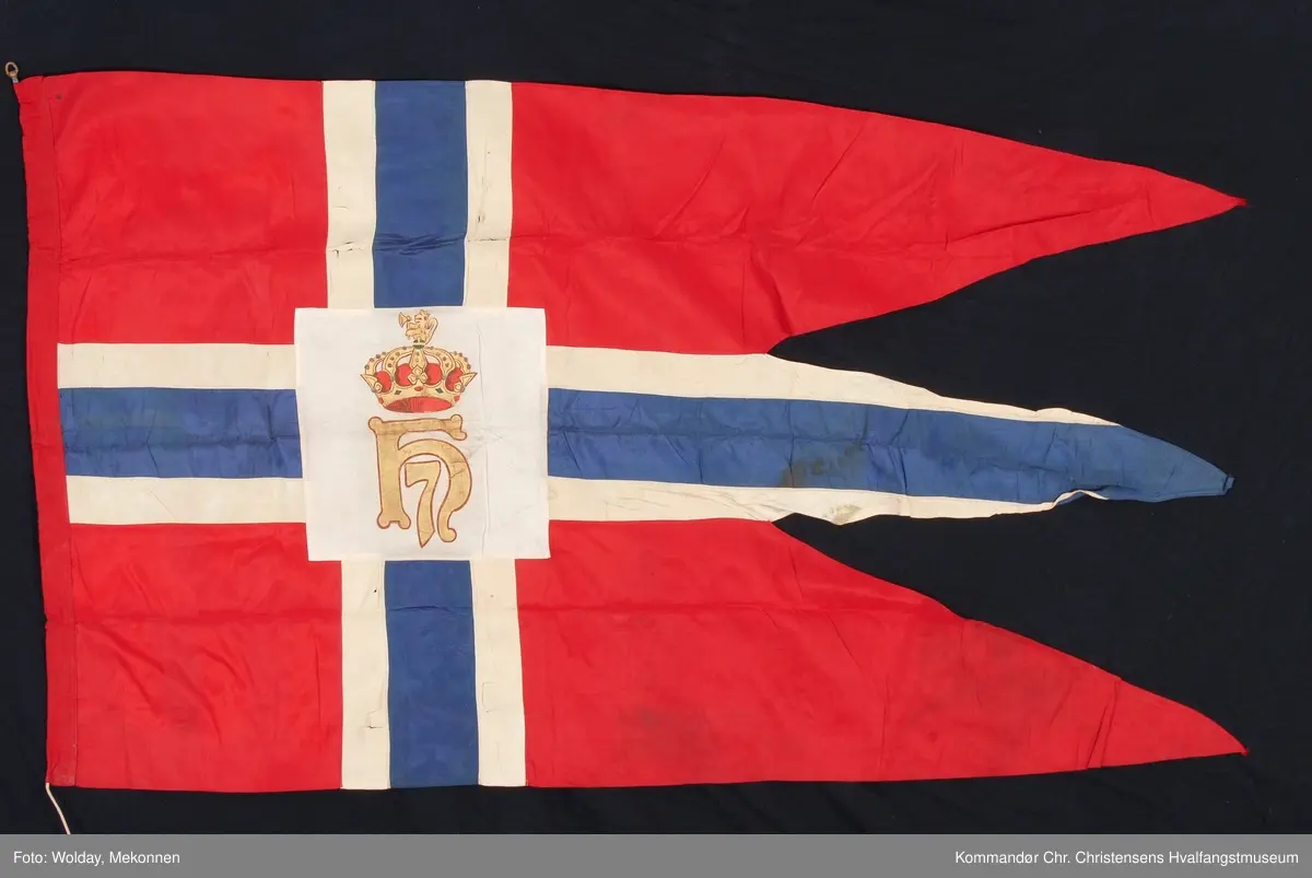Håkon 7. emblem m/krone og riksløve i sentrum
