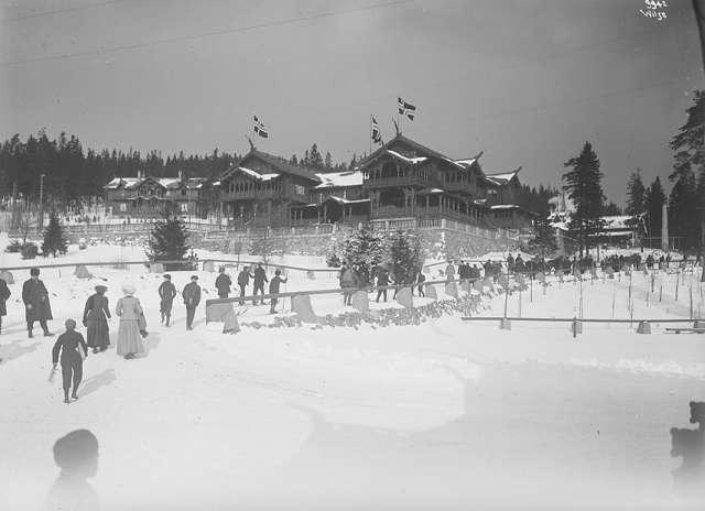 Prot: Stemning Furuskog ved Holmenkollen